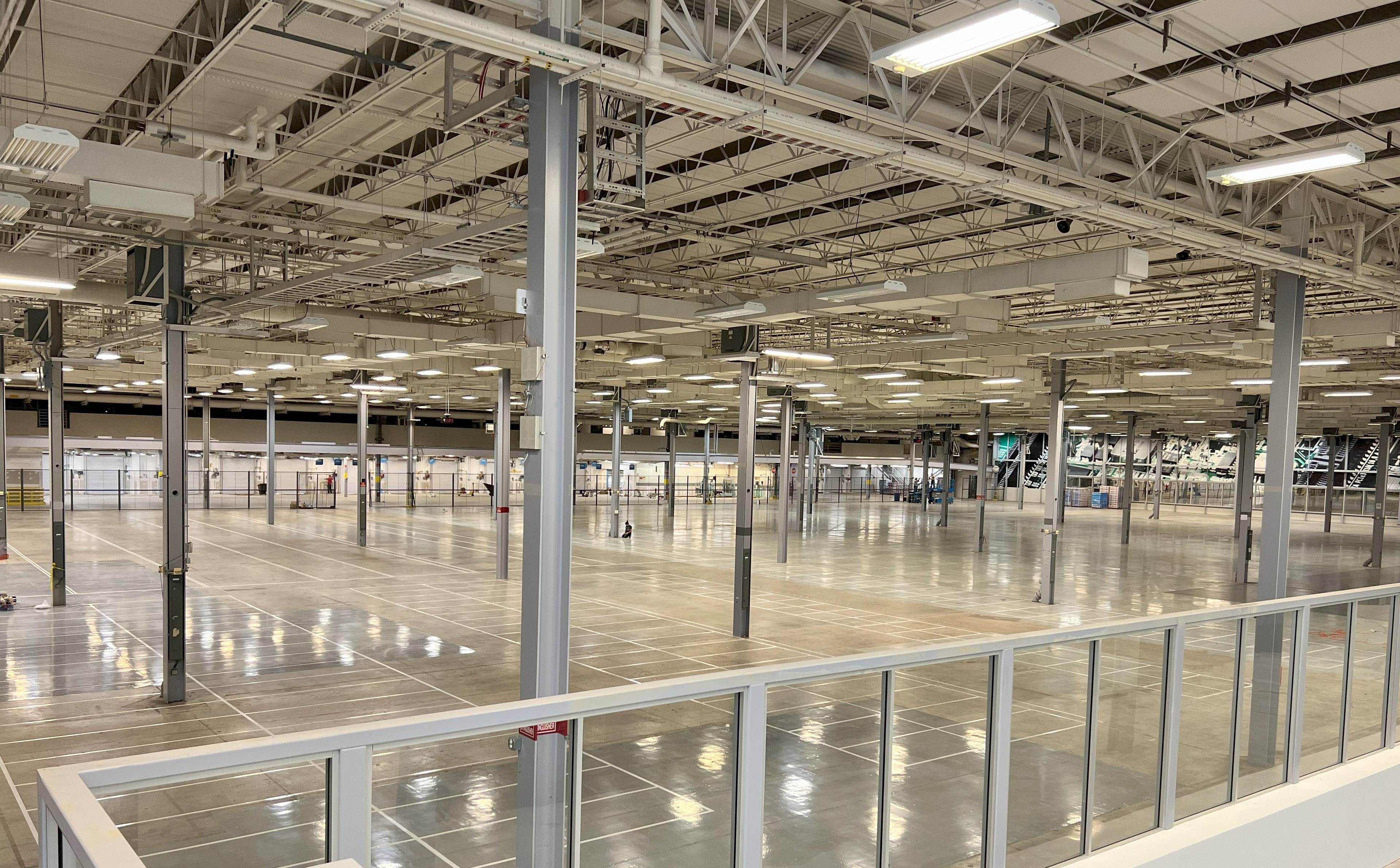 Viva Center data hall interior — polished floors and open floor plan